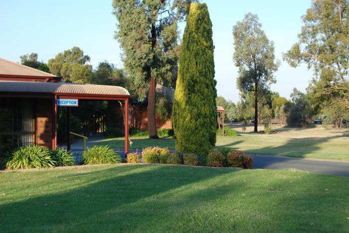 Sportslander Motor Inn Moama Exteriér fotografie